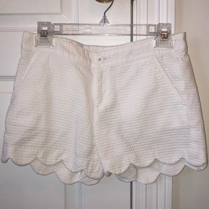 Lilly Pulitzer 5” buttercup scallop hem shorts